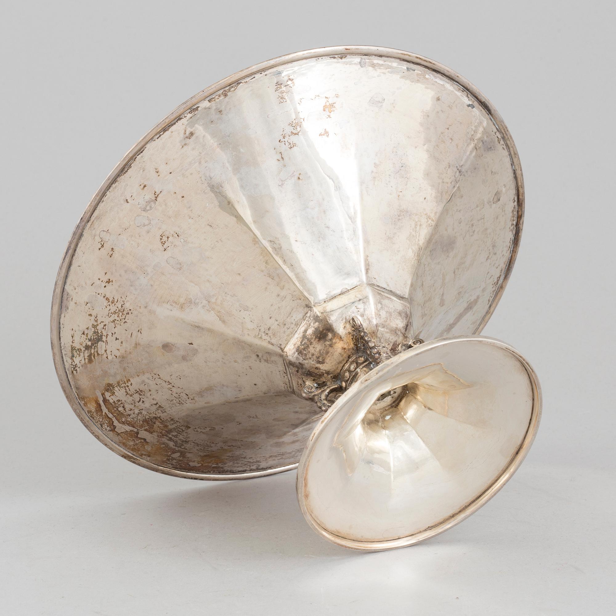 W.A. BOLIN, skål på fot, silver, Stockholm, 1925.