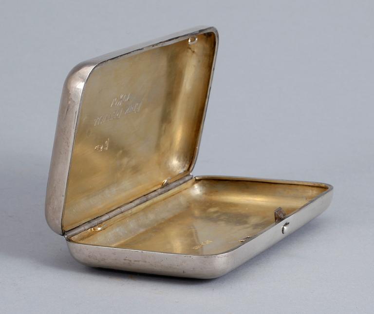 CIGARRETUI, silver, Ryssland, 1871. Tot vikt 177 gram.