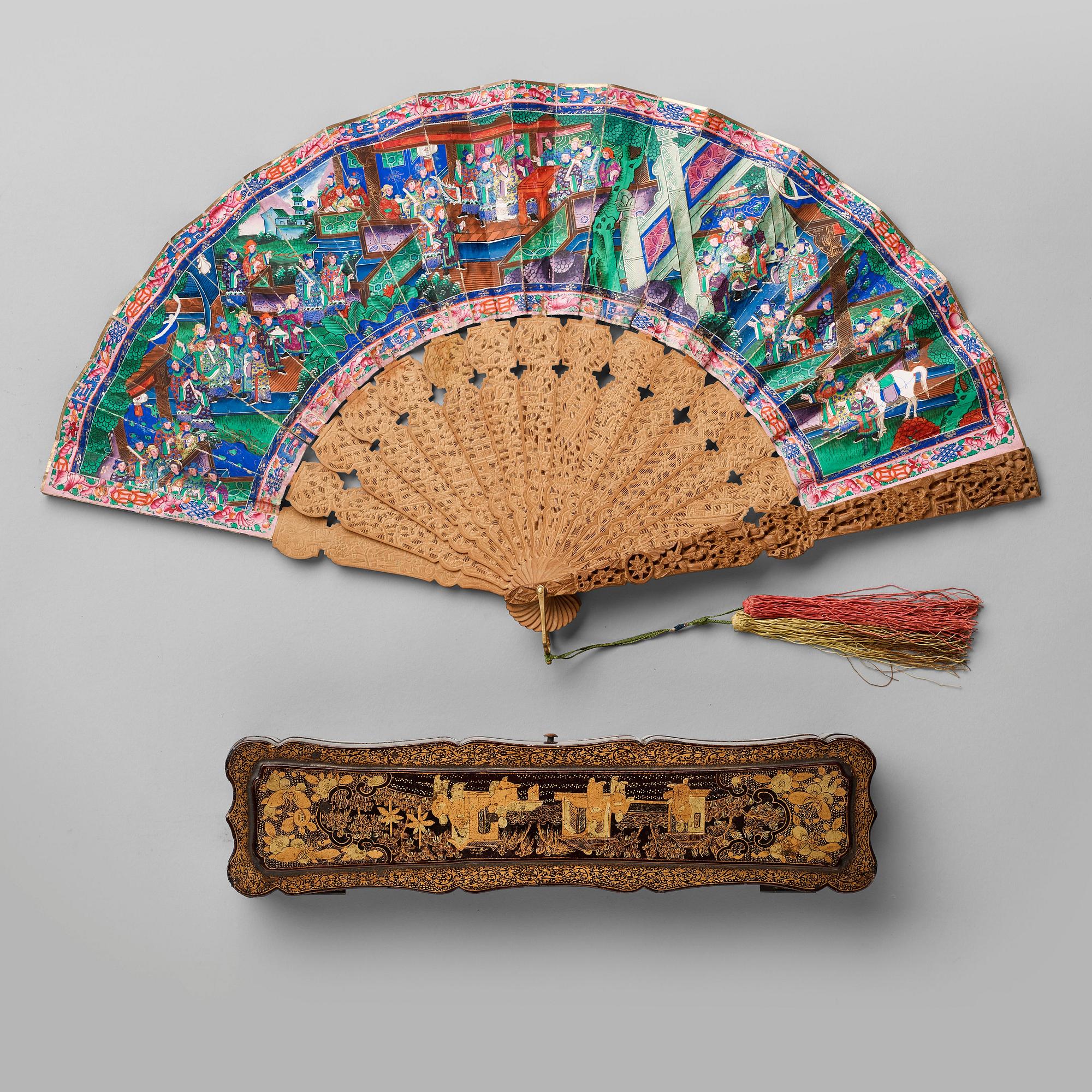 A chinese fan in a black lacquered box, Qing dynasty (1644-1912).