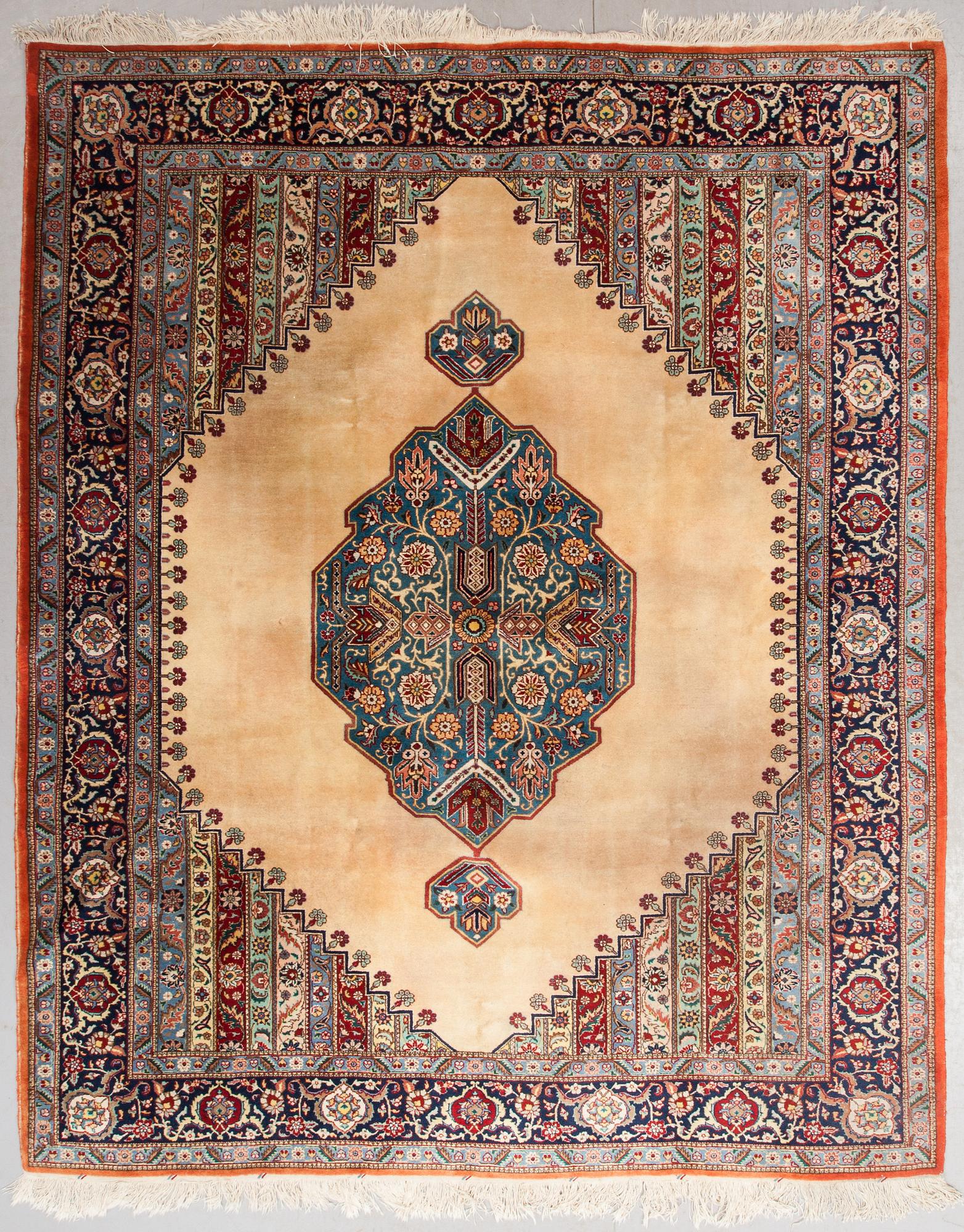 MATTA, old/semiantik, Täbris, ca 298 x 227 cm.