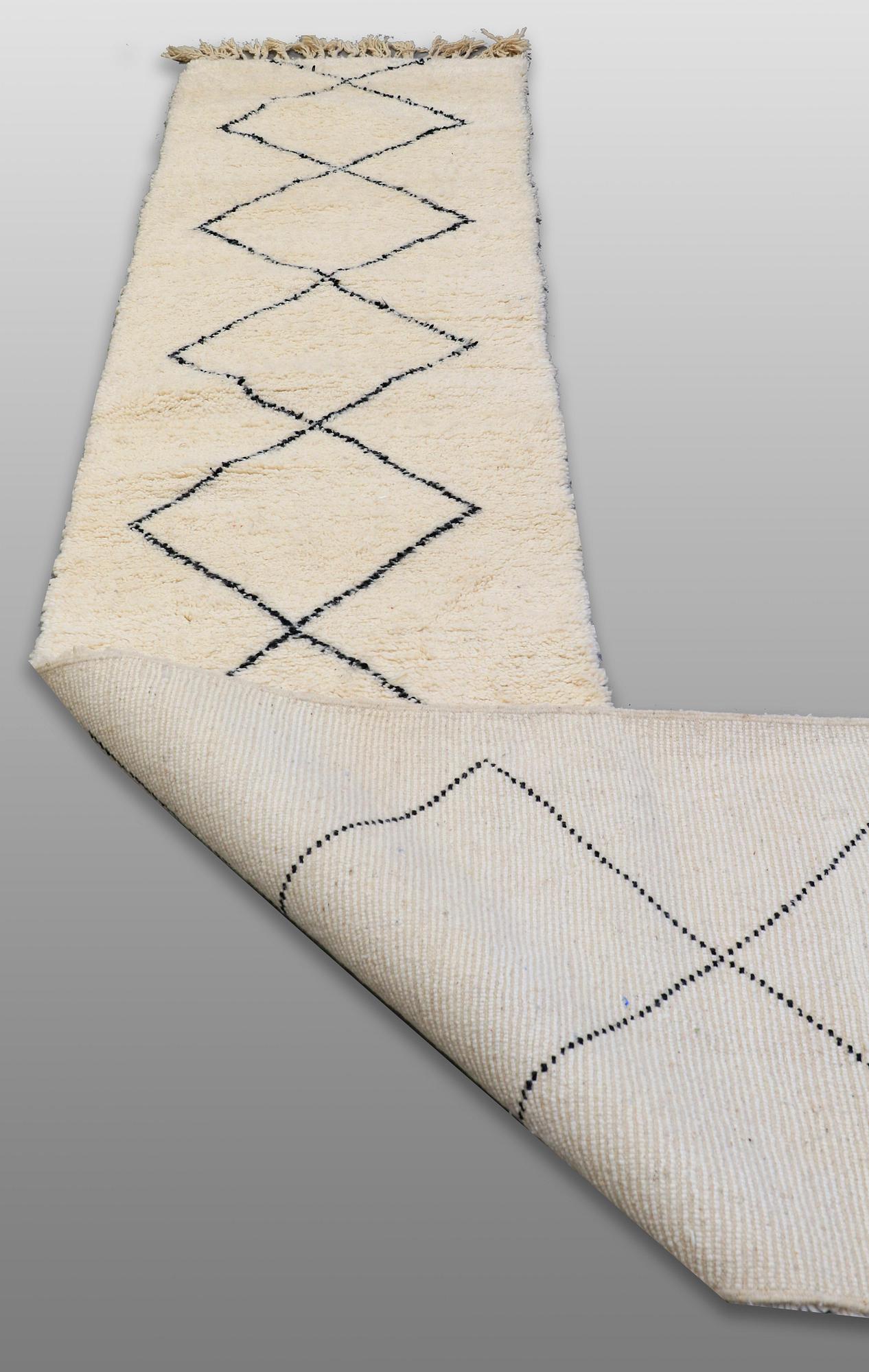 A RUNNER, MOROCCO, ca 408 x 83 cm.