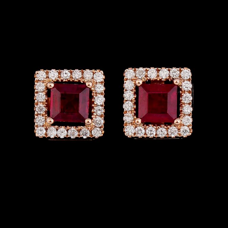ÖRHÄNGEN, 1 par, 18K roséguld, rubiner tot ca 0.77 ct, diamanter tot ca 0.23 ct.