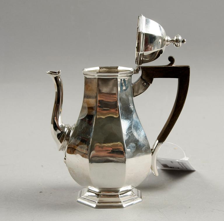 KANNA, silver, Goldsmiths & silversmiths company, England, 1900-talets första hälft.