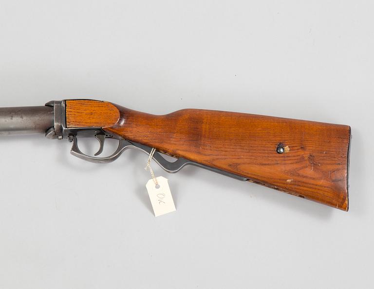 An Oscar Will "Bugelspanner" air rifle, ca 1915.