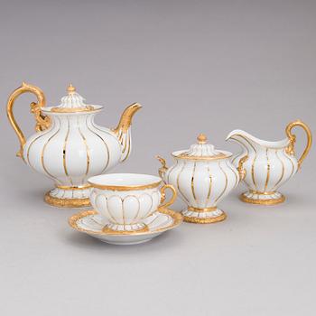 A 9-piece Meissen porcelain Tea set, Germany 20th century.