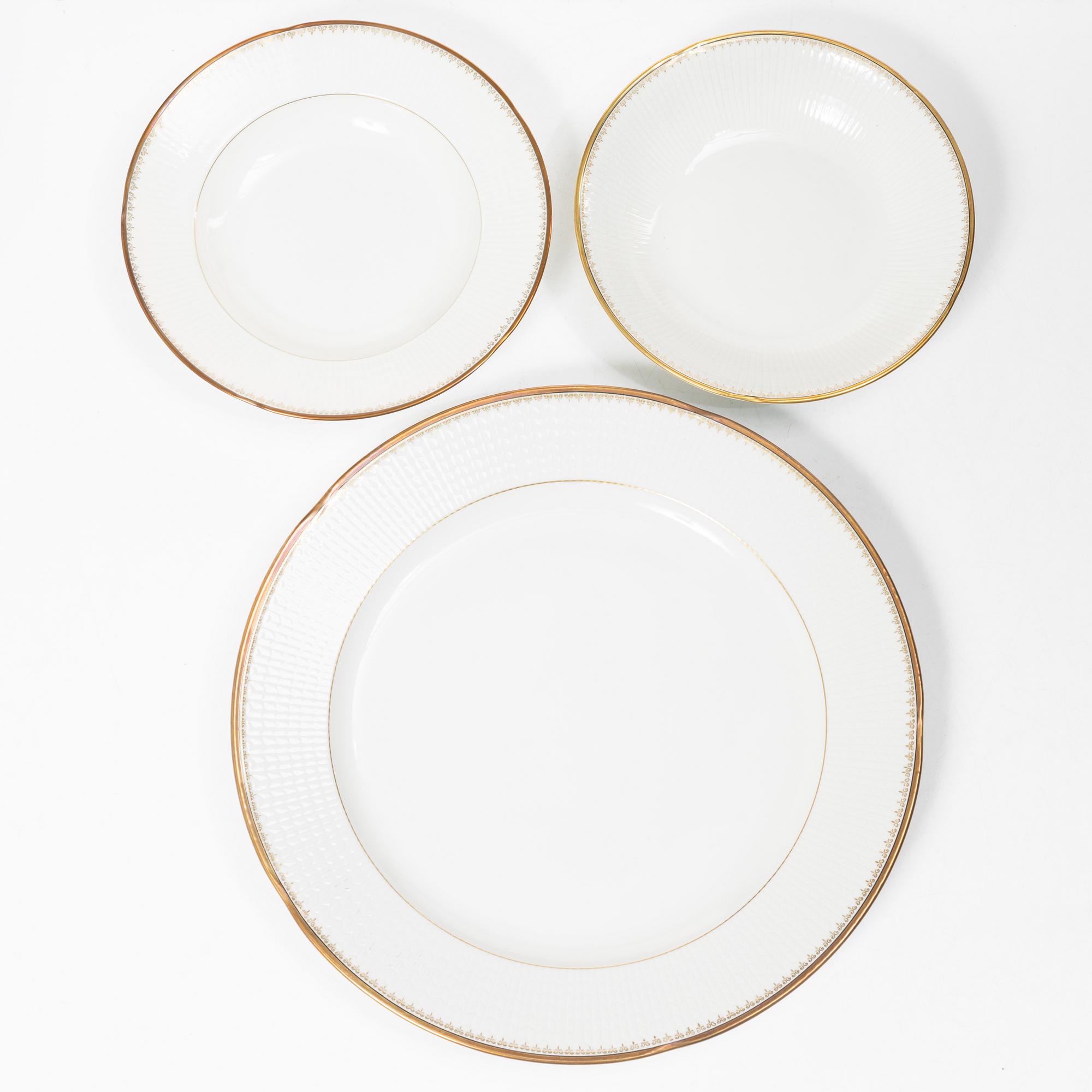 Louise Adelborg, A dinner service, 74 pieces, porcelain, "Swedish Grace/Kardinal", Rörstrand.