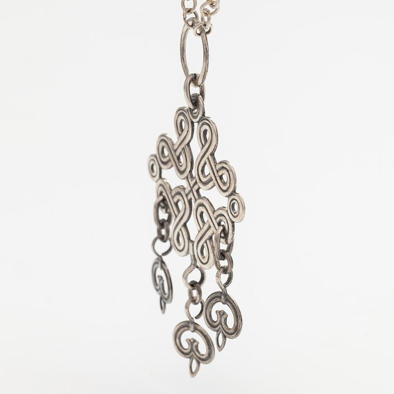 A silver necklace "Karelian ribbon pendant", model 39. Kalevala Koru, Helsinki 1943.