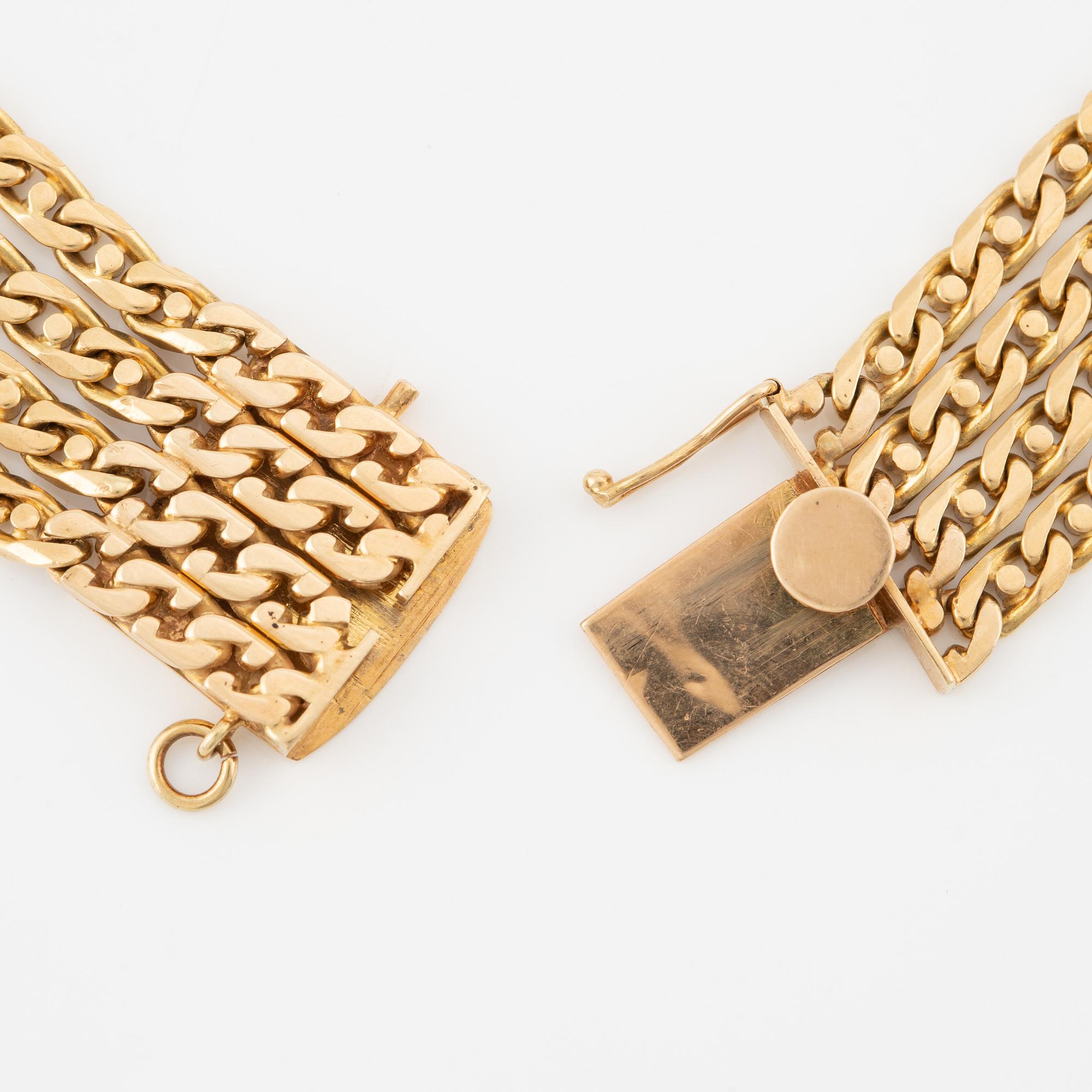 Necklace 14K gold with an opal and round brilliant-cut diamonds.