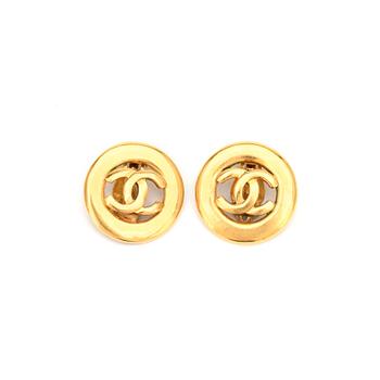 CHANEL, a pair of clips earrings.