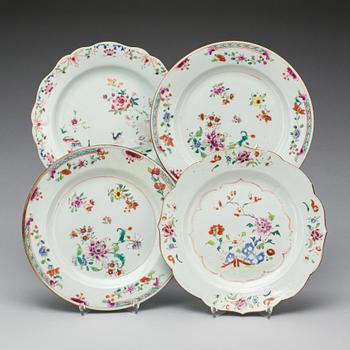 TALLRIKAR, 4 st, porslin, famille Rose. Kina, Qianlong. ( 1736-95.