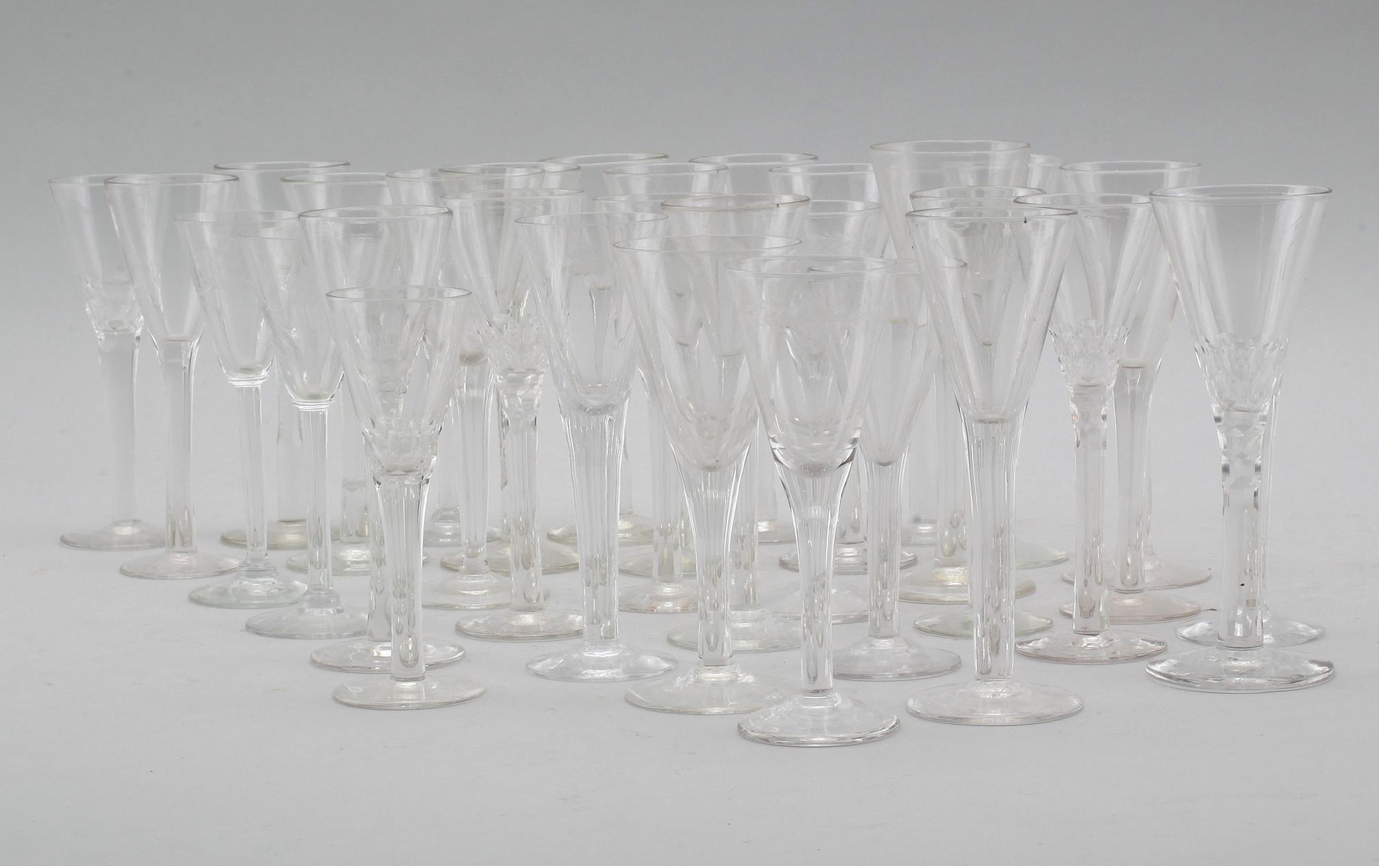 SNAPSGLAS, 33 st, olika modeller, 1900-talets första hälft.