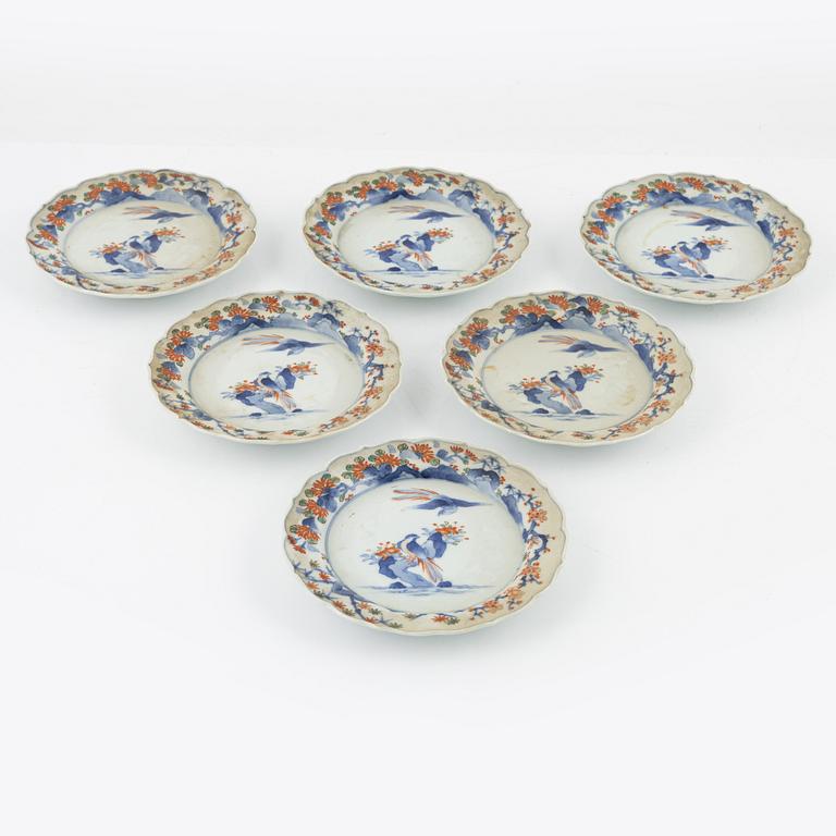 A set of six Japanese imari verte dishes, Meiji period (1868-1912).