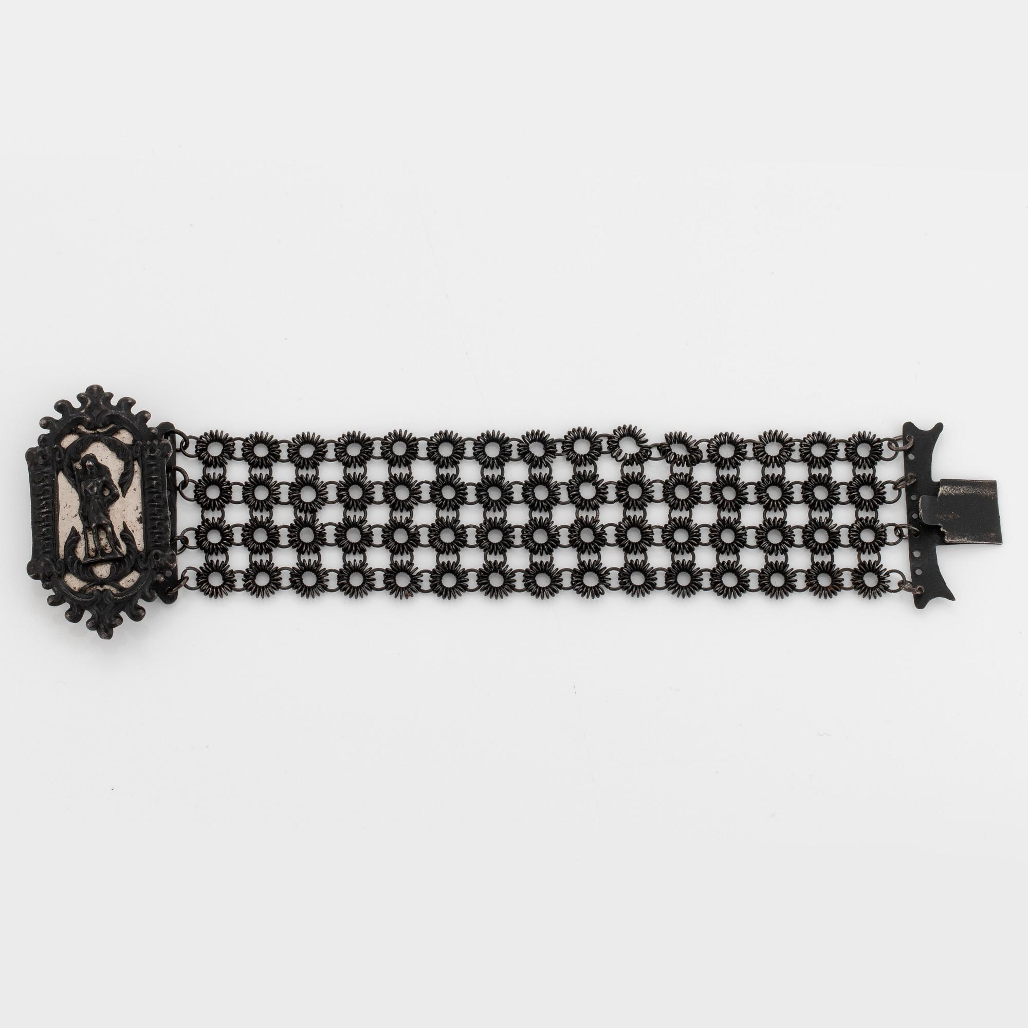 A Berlin iron and steel bracelet with a cameo. Berlin 1820-30.