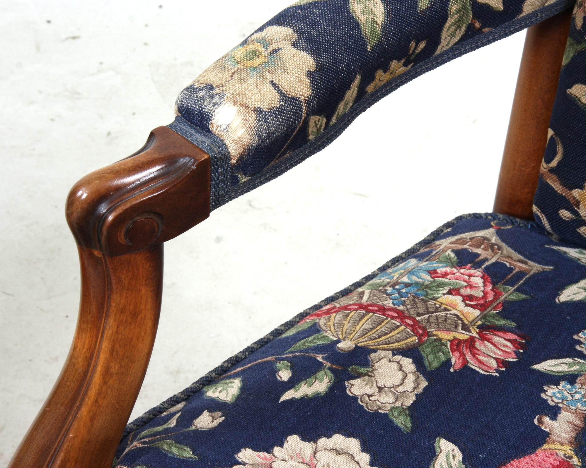 FÅTÖLJER, 2 st snarlika, Gripsholmsmodell, 1900-tal.