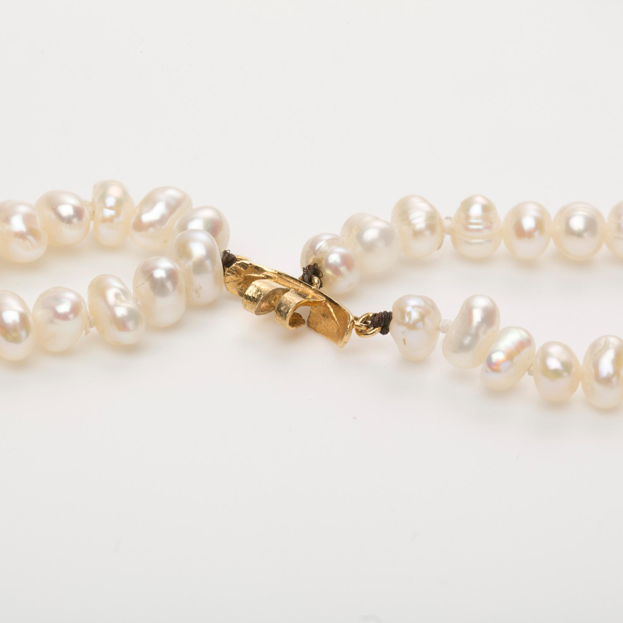 PÄRLCOLLIER, odlade sötvattenspärlor, lås i 14K guld med diamanter.
