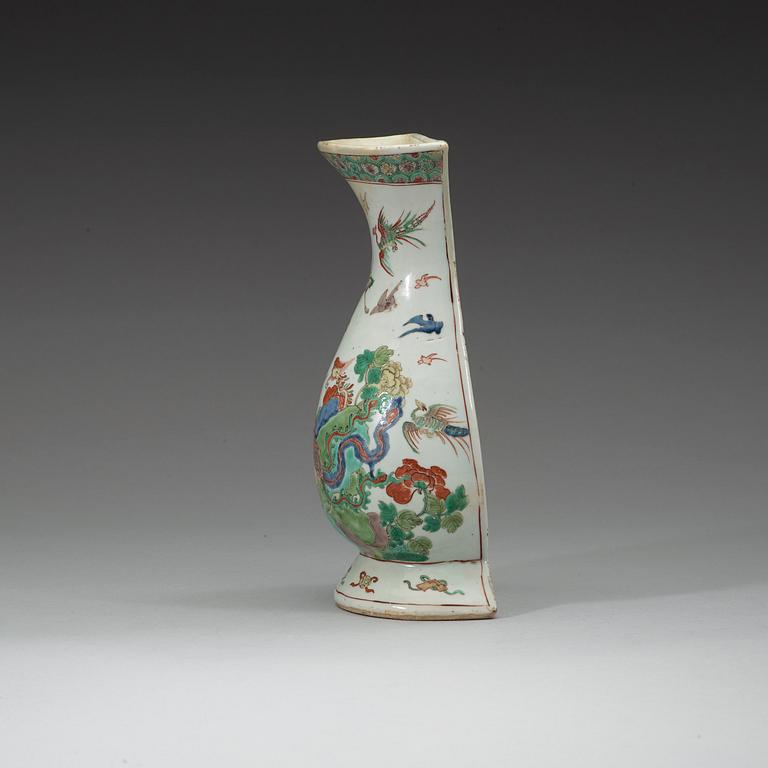 A famille verte wall vase, 19th century.