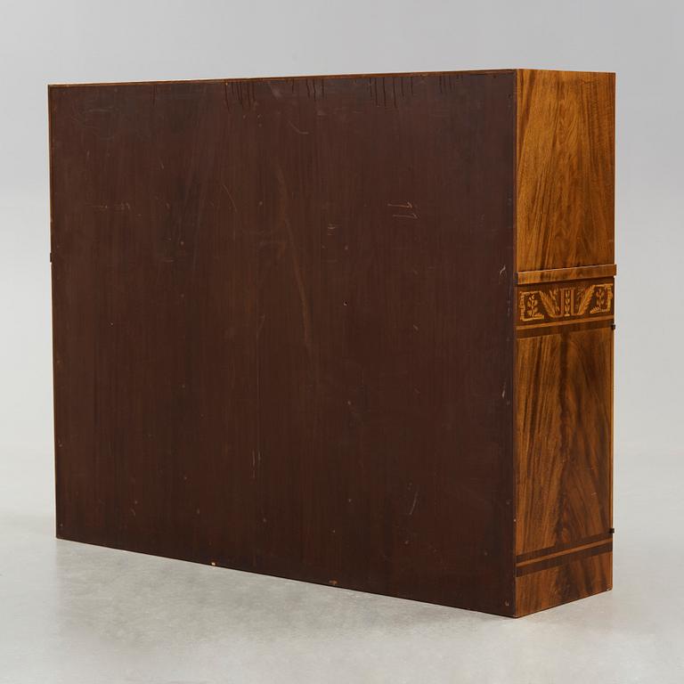 CARL MALMSTEN, bokhylla, valnöt med intarsia, Åtvidabergs Industrier ca 1934.