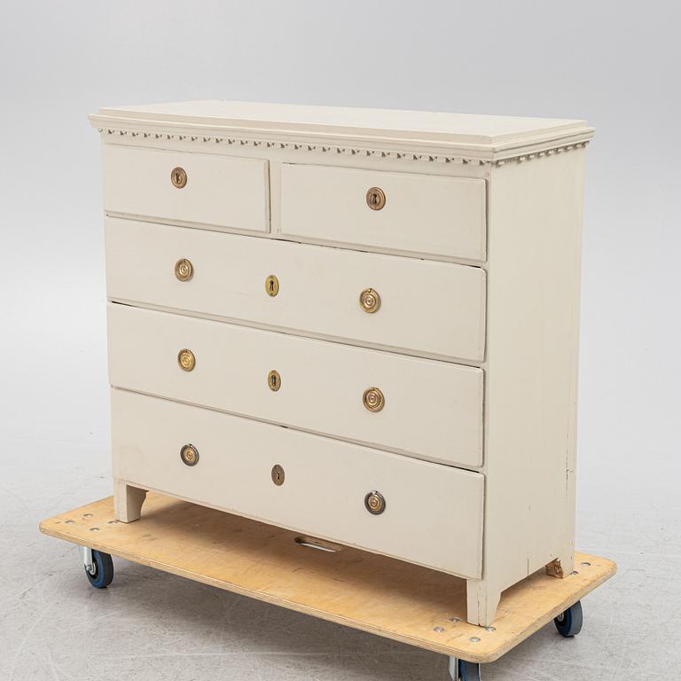 Chest of drawers, first half of the 19th century.