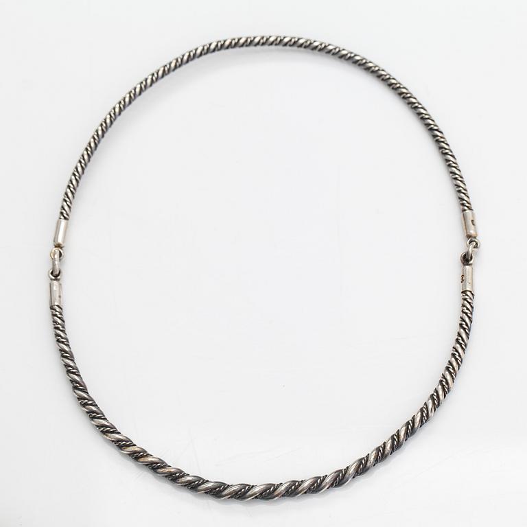 Halsband, ring och armband, silver. Helsingfors 1980-90-tal.