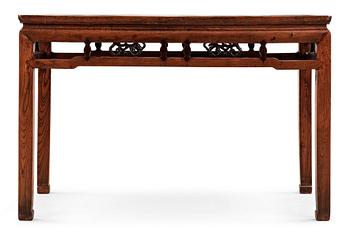 1333. A hardwood free standing table, Qing dynasty (1662-1912).