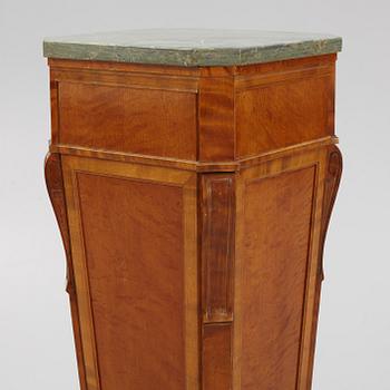 A Louis XVI-style pedestal, early 20th century.