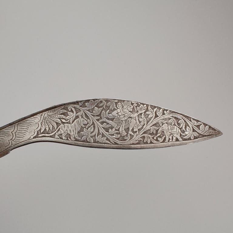 KUKRI samt YXA, indopersiska, stål, 1900-talets första hälft.