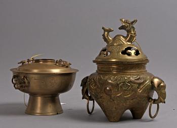 RÖKELSEKAR, 2 st, brons, Kina.