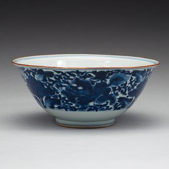 A blue and white bowl, Qing dynasty, Kangxi (1662-1722).