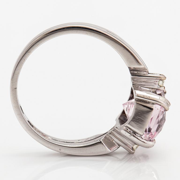 An 18K white gold ring with a morganite and diamonds ca. 0.06 ct in total. Sweden 1966.