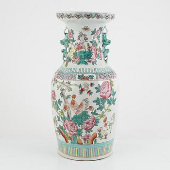 A Famille Rose porcelain vase, China, 20th century.