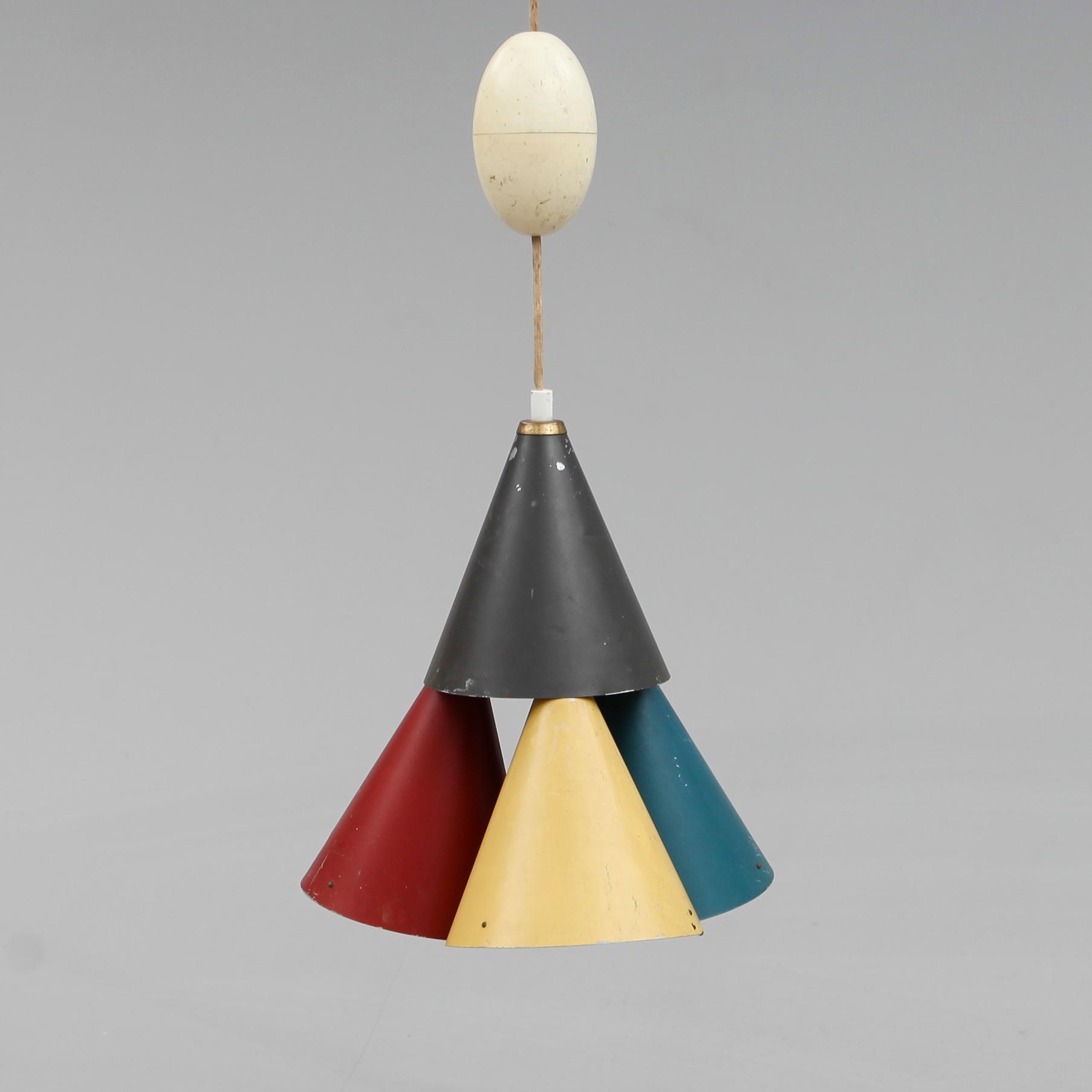 TAKLAMPA, 1900-talets mitt. Höjd 40 cm.