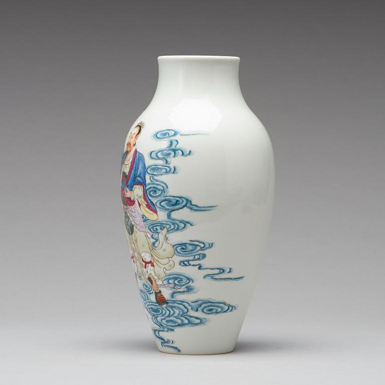 A Chinese vase, 20th Century.