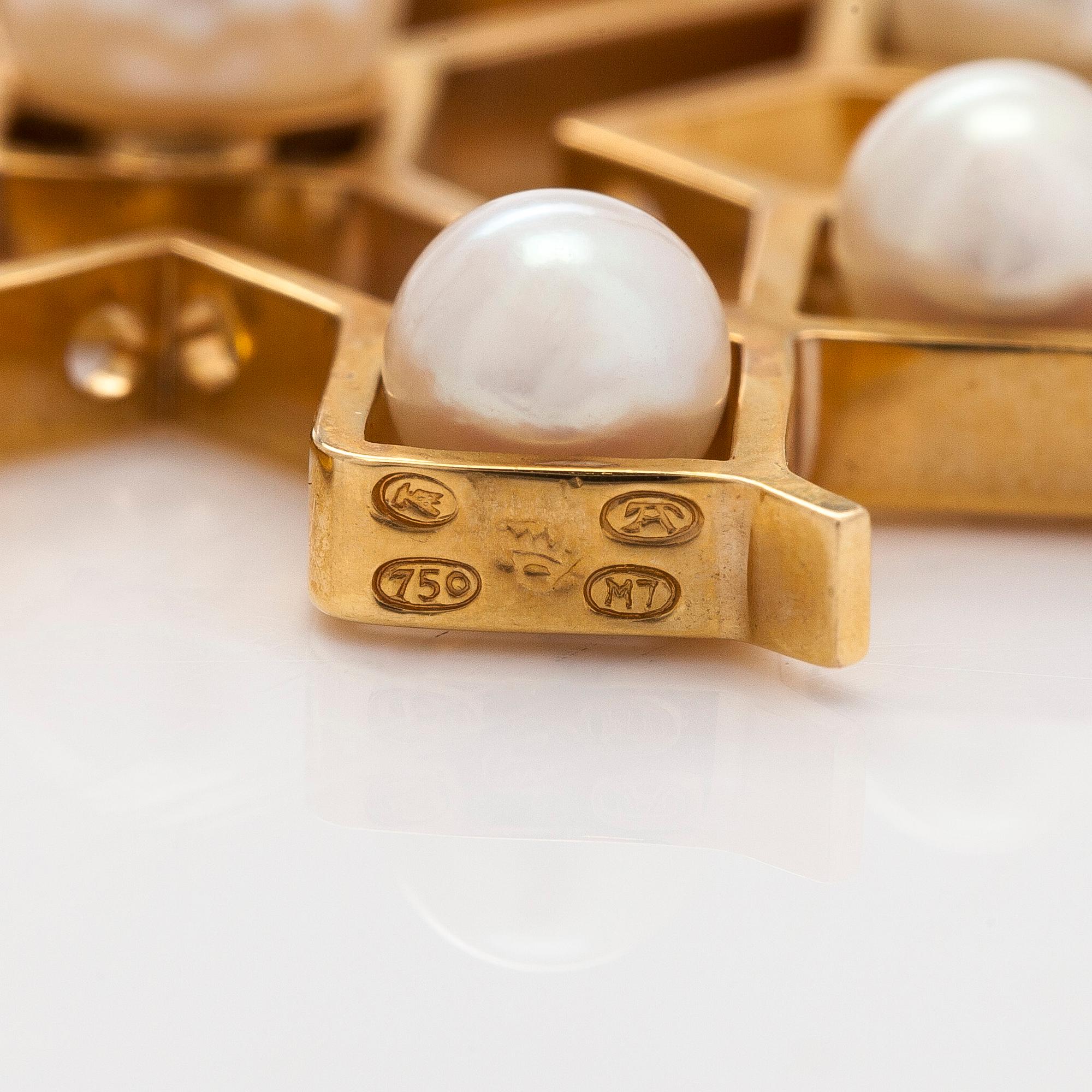 Hänge, 18K guld med odlade pärlor, samt kedja, 14K guld.