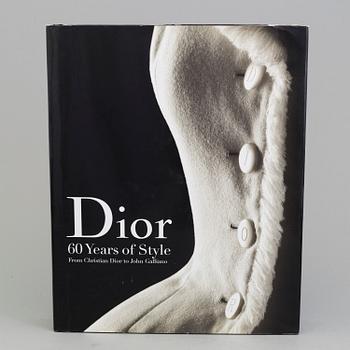 BOOKS ABOUT FASHION (3): Christian Dior.