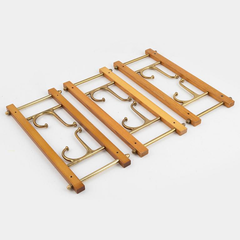 Klädhängare, 3 st "Dekorativ", Skoglunds metallgjuteri, Anderstorp, 1900-talets mitt.