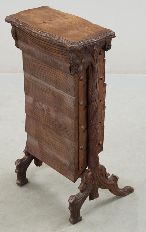 CIGARRSCHATULL / BORD, omkring sekelskiftet 1900.