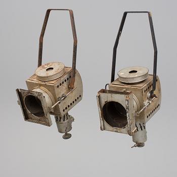 LAMPA/STRÅLKASTARE, 2 stycken, 1900-talets första hälft.