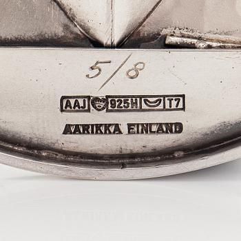 Kaija Aarikka, Brosch, sterlingsilver, numrerad 5/8. Alpo Jääskeläinen, Helsingfors 1972.
