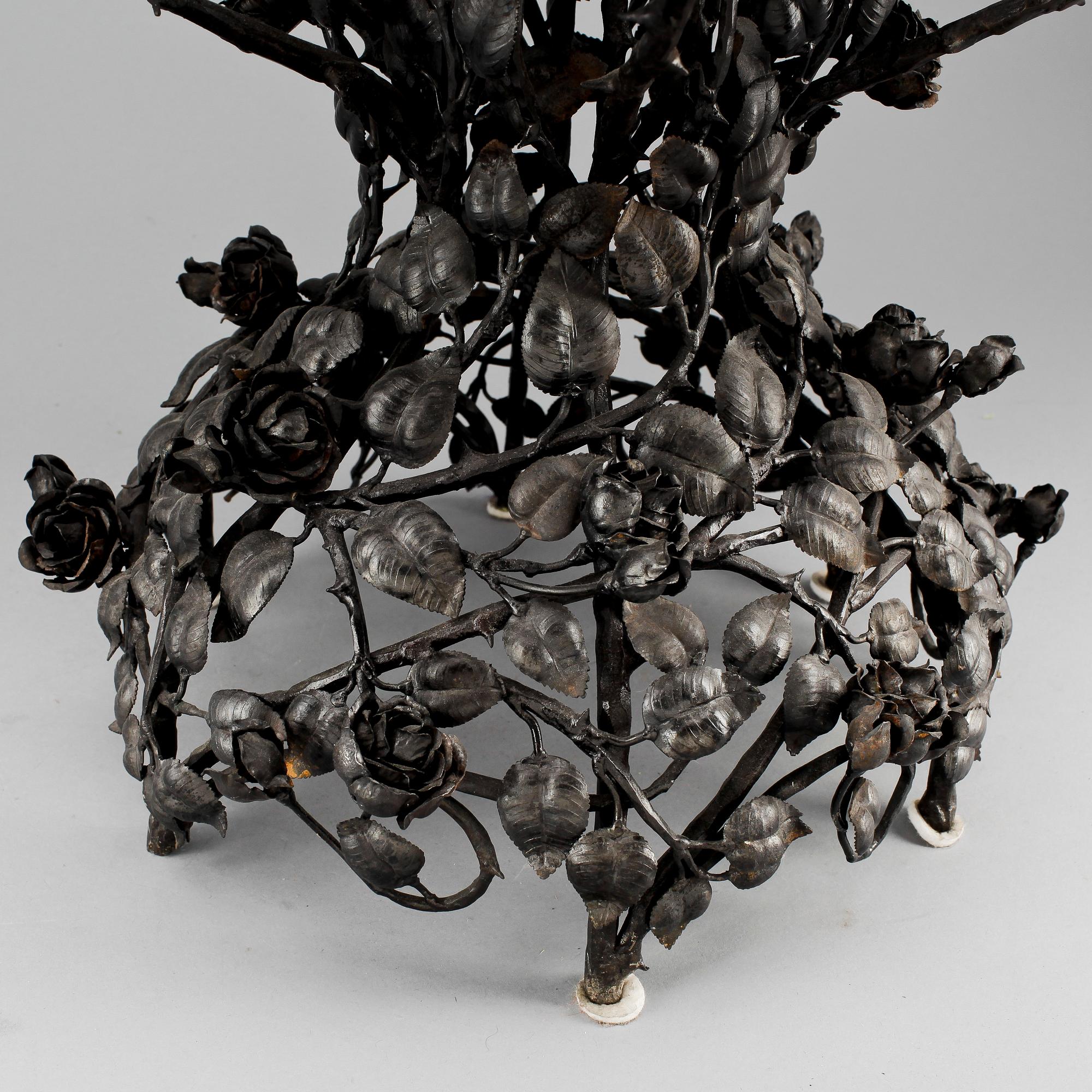 BORDSLAMPA, smitt järn, senjugend, 1900-talets första hälft.