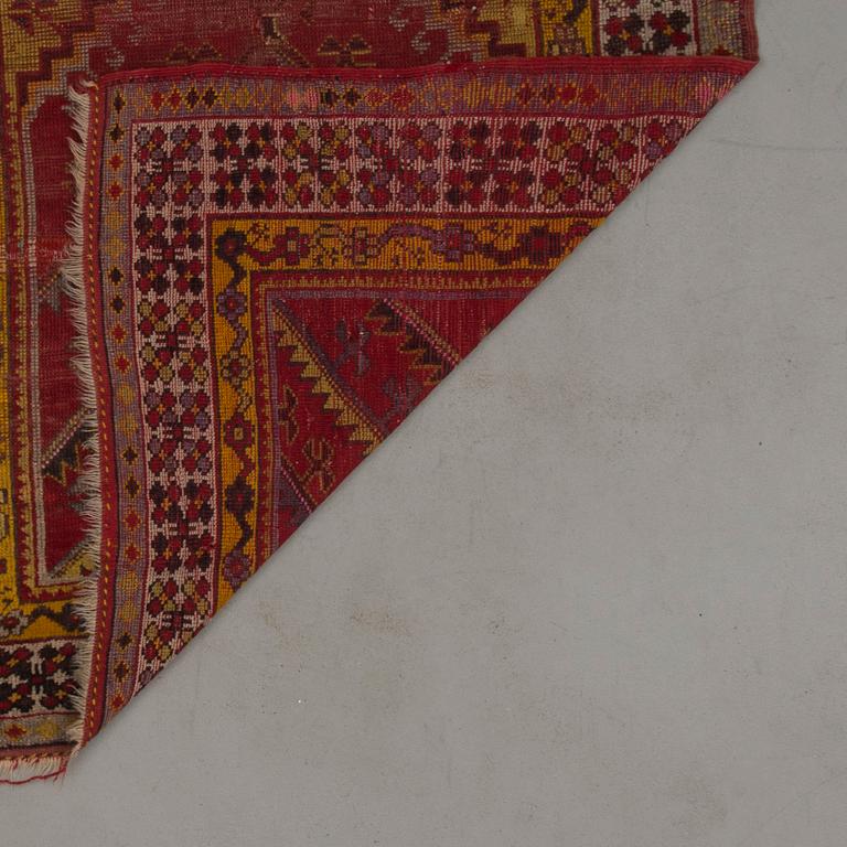 BÖNEMATTA, antik. Ca 146x102 cm.