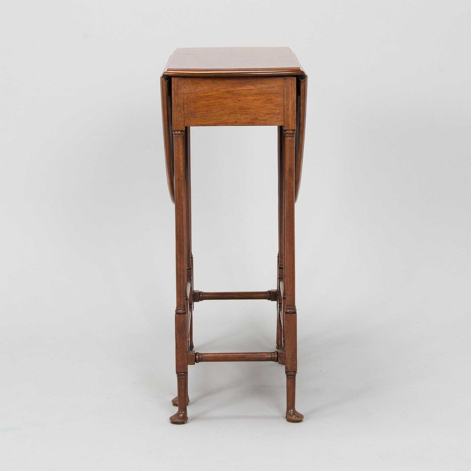 A 20th-century twin-gateleg table, England.