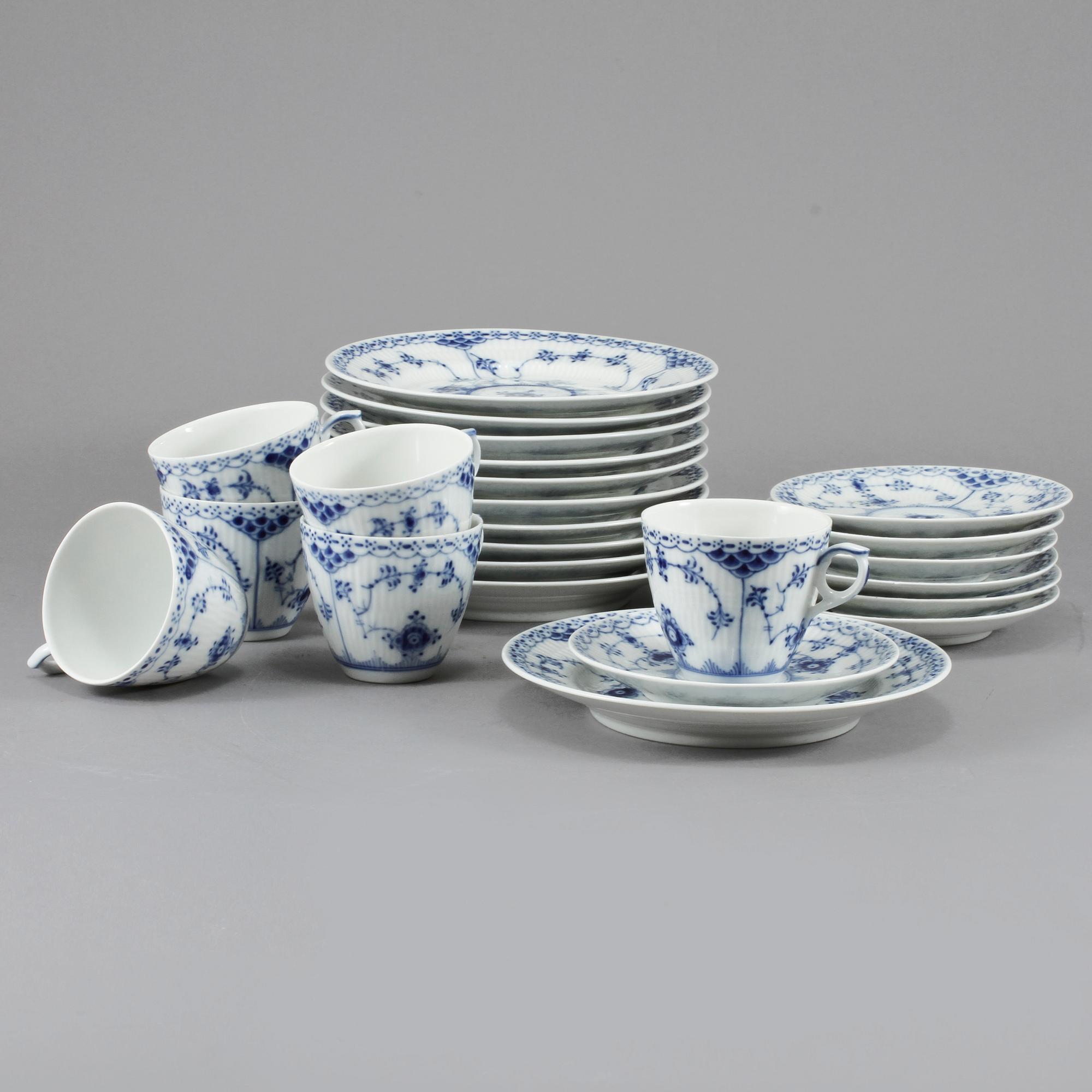 KAFFESERVISDELAR, 17 delar, porslin, "Musselmalet", Royal Copenhagen, 1900-talets andra hälft.