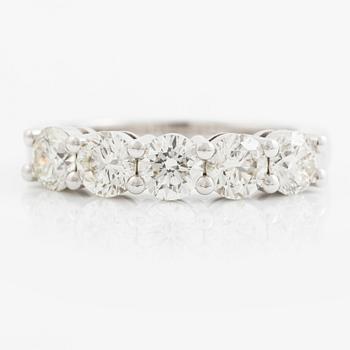 Half eternity ring in 18K white gold set with brilliant-cut diamonds.