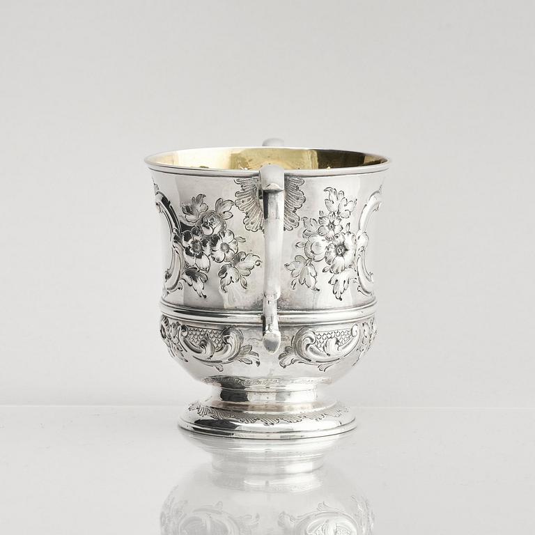 A parcel gilt silver cup, mark of Philippe Le Vavasseur Dit Durell, Jersey circa 1740.