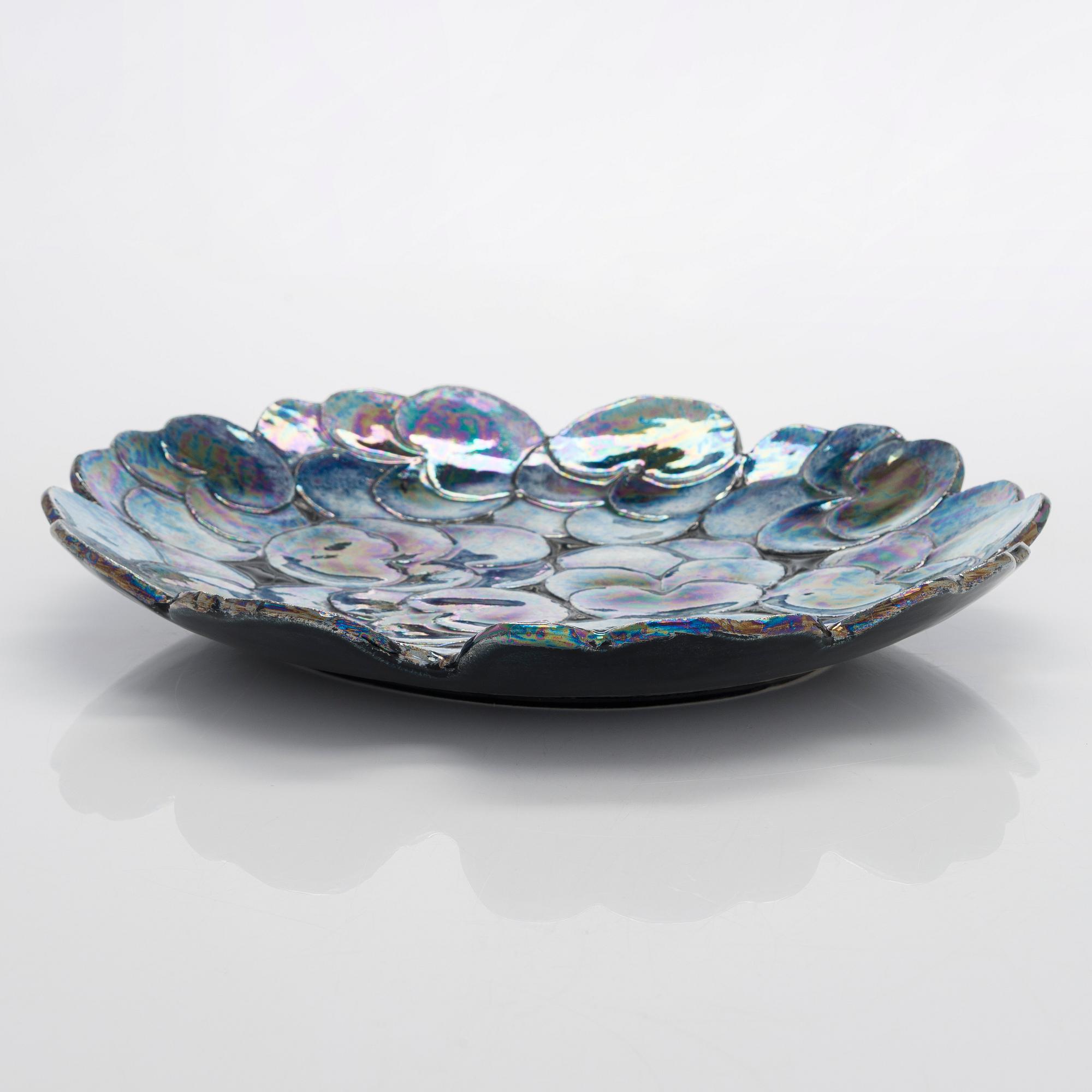 Birger Kaipiainen, a stoneware decorative dish signed Kaipiainen Arabia.