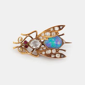 An 18K gold and opal brooch set with rose- and old-cut diamonds.