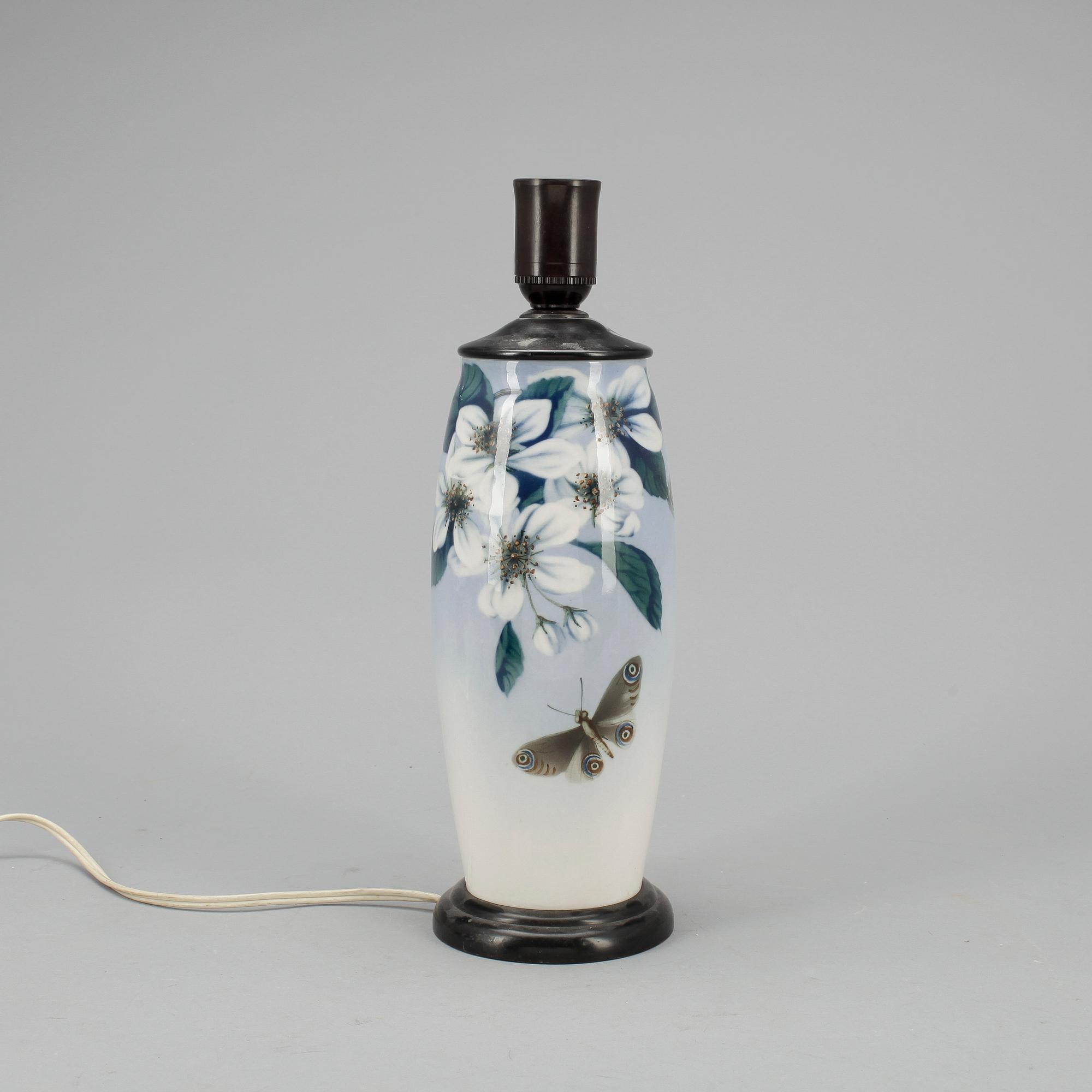 BORDSLAMPA, porslin, 1900-talets första hälft.