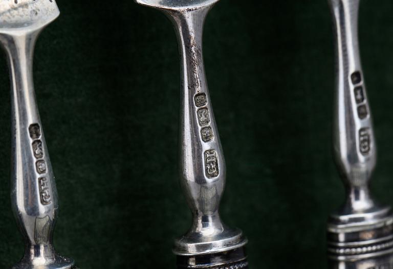 BESTICK, 26 delar, silver samt pärlemor, bla Isaac Ellis & Sons, Sheffield, England, 1900-02. Totalvikt 954 g.