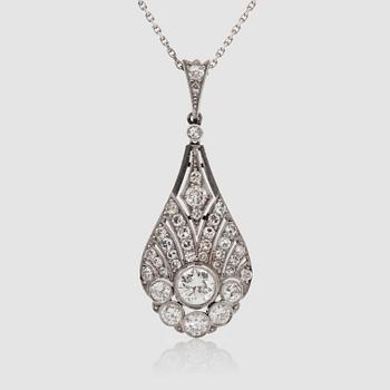 1387. A platinum and old-cut diamond necklace.