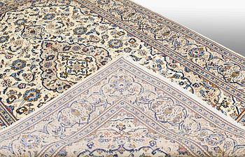 A carpet Kashan, around  295 x 193 cm.